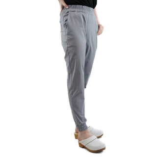 Moderne Stretchhose für moderne Medizinerinnen und Pflegerinnen.