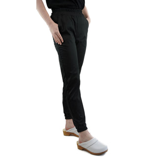 Moderne Stretchhose für moderne Medizinerinnen und Pflegerinnen.