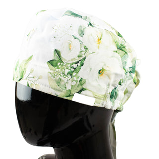 Bequeme und atmungsaktive, medizinische Haube aus 100% Premium Baumwolle. Blumen Weiß Motiv. 