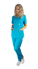 Elastische, medizinische Arbeitskleidung im Set. Schlupfkasack und Schlupfhose. Farbe Türkis