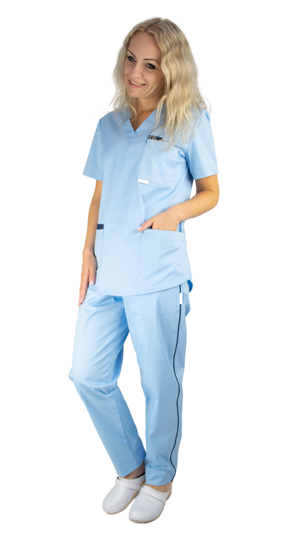 Elastische, medizinische Arbeitskleidung im Set. Schlupfkasack und Schlupfhose. Farbe Himmelblau